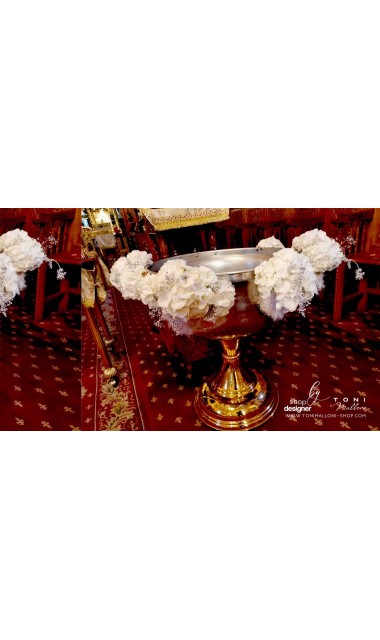 Decor cristelnita botez cu hortensii albe flori silver dantela alba si aplicatii pene fulgi albi 3